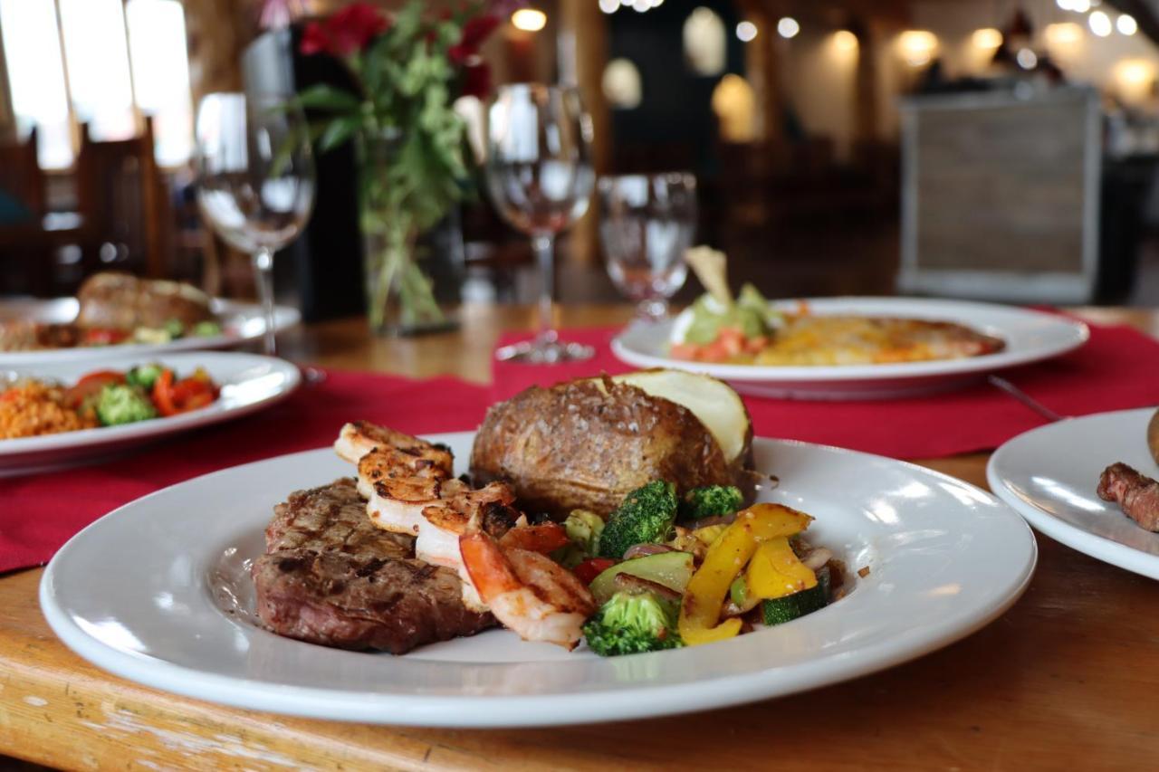 Sagebrush Inn & Suites Taos Bagian luar foto