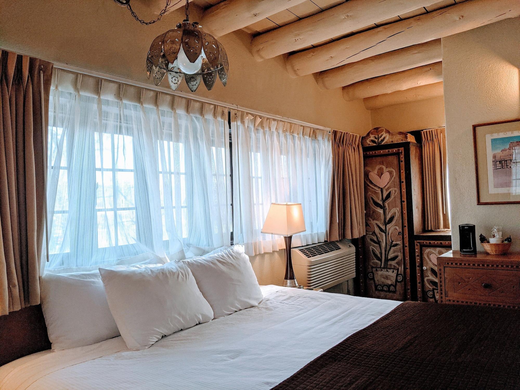 Sagebrush Inn & Suites Taos Bagian luar foto