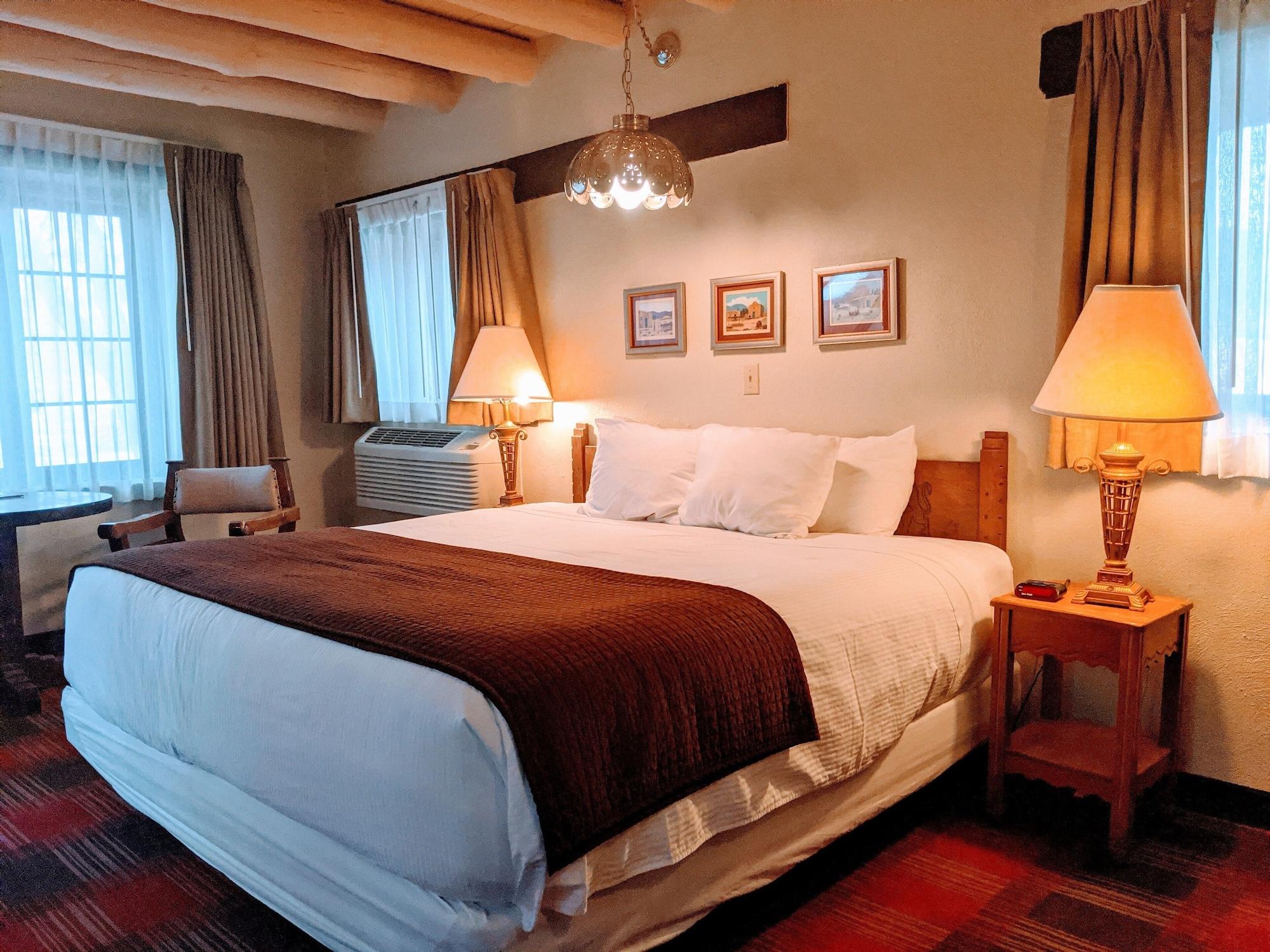 Sagebrush Inn & Suites Taos Bagian luar foto