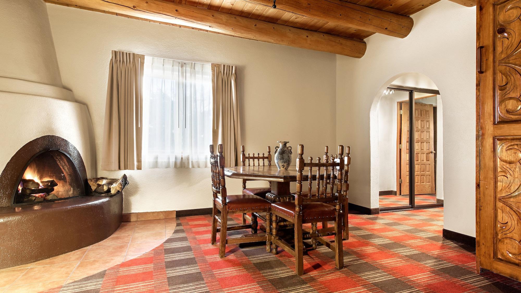 Sagebrush Inn & Suites Taos Bagian luar foto